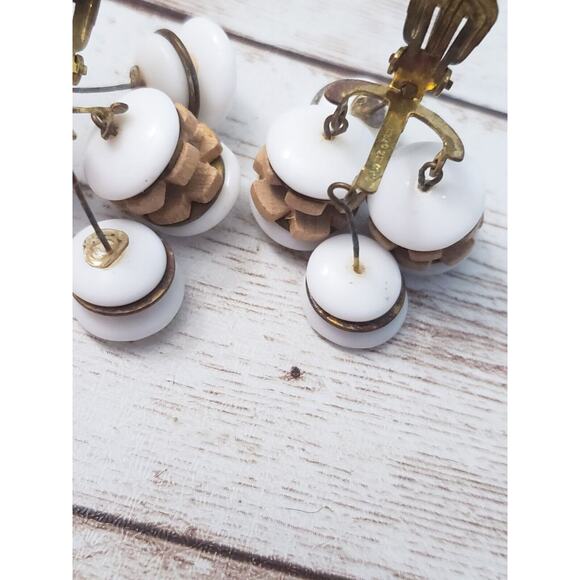 Vintage Clip On Earrings - White & Tan Statement Dangle - Picture 3 of 11